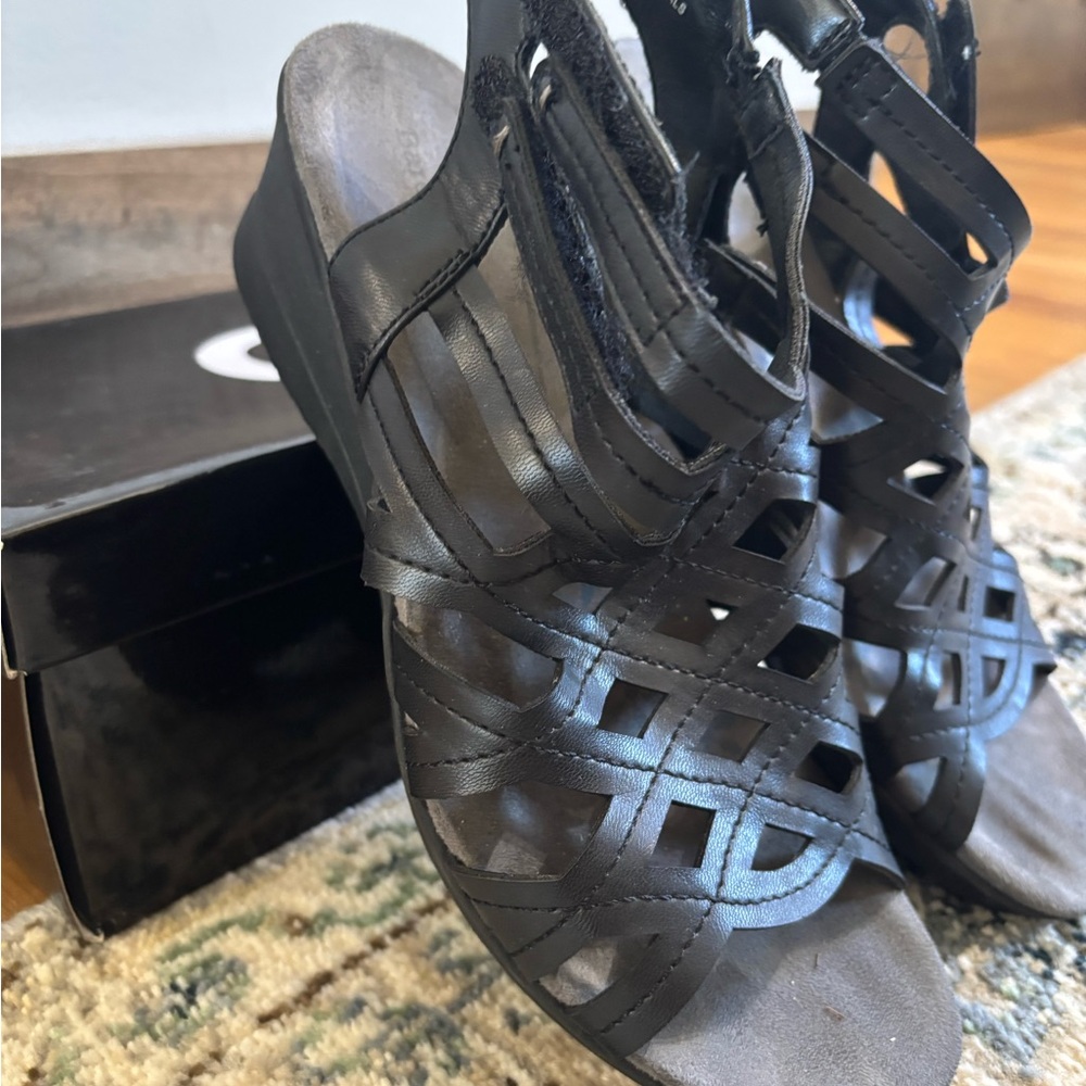 Women's Black Strappy Wedge Sandals with Woven Upper